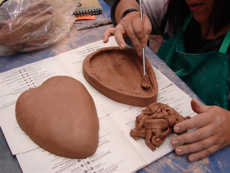 POTTERY ART CAFE PEZ CON ALAS